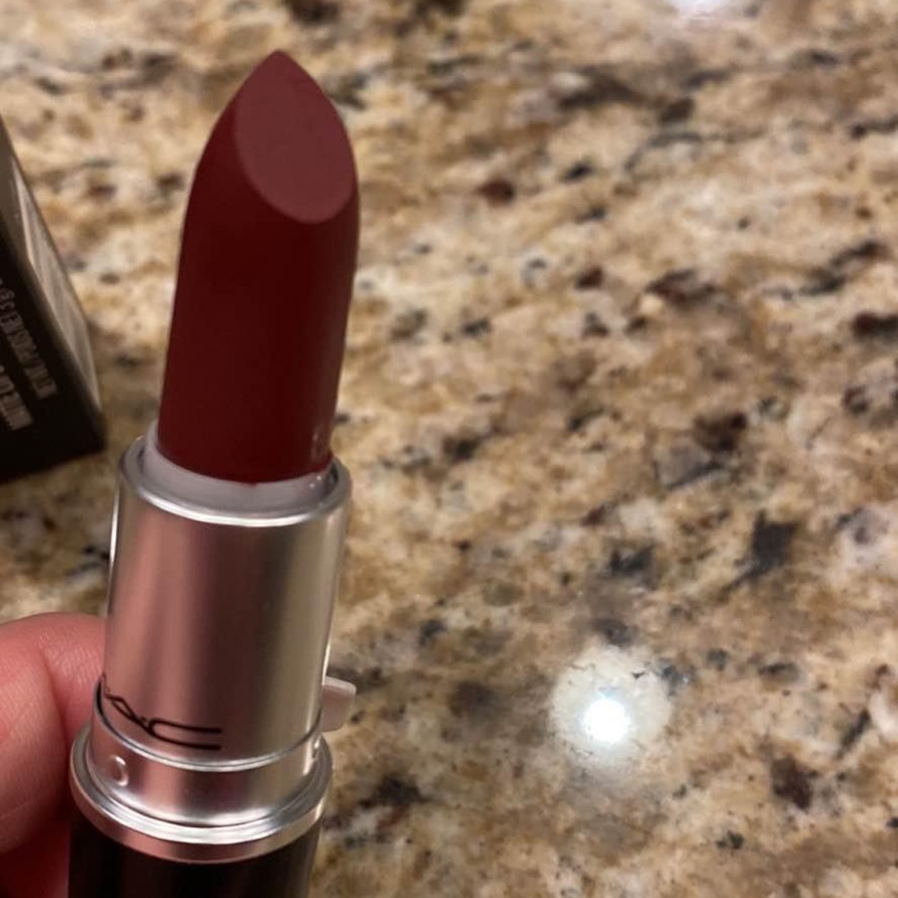 MAC Diva Matte Lipstick 💄PLEASE SEE DESCRIPTION! - Picture 3 of 4